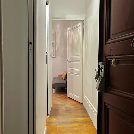 Petit Cocon En Face Du Parc Monceau Apartment Paris